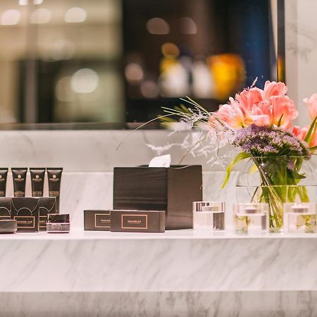 เดอะ บิลต์มอร์ โฮเต็ล ทบิลิซี Hotel Tbilisi ภายนอก รูปภาพ The amenities in the bathroom