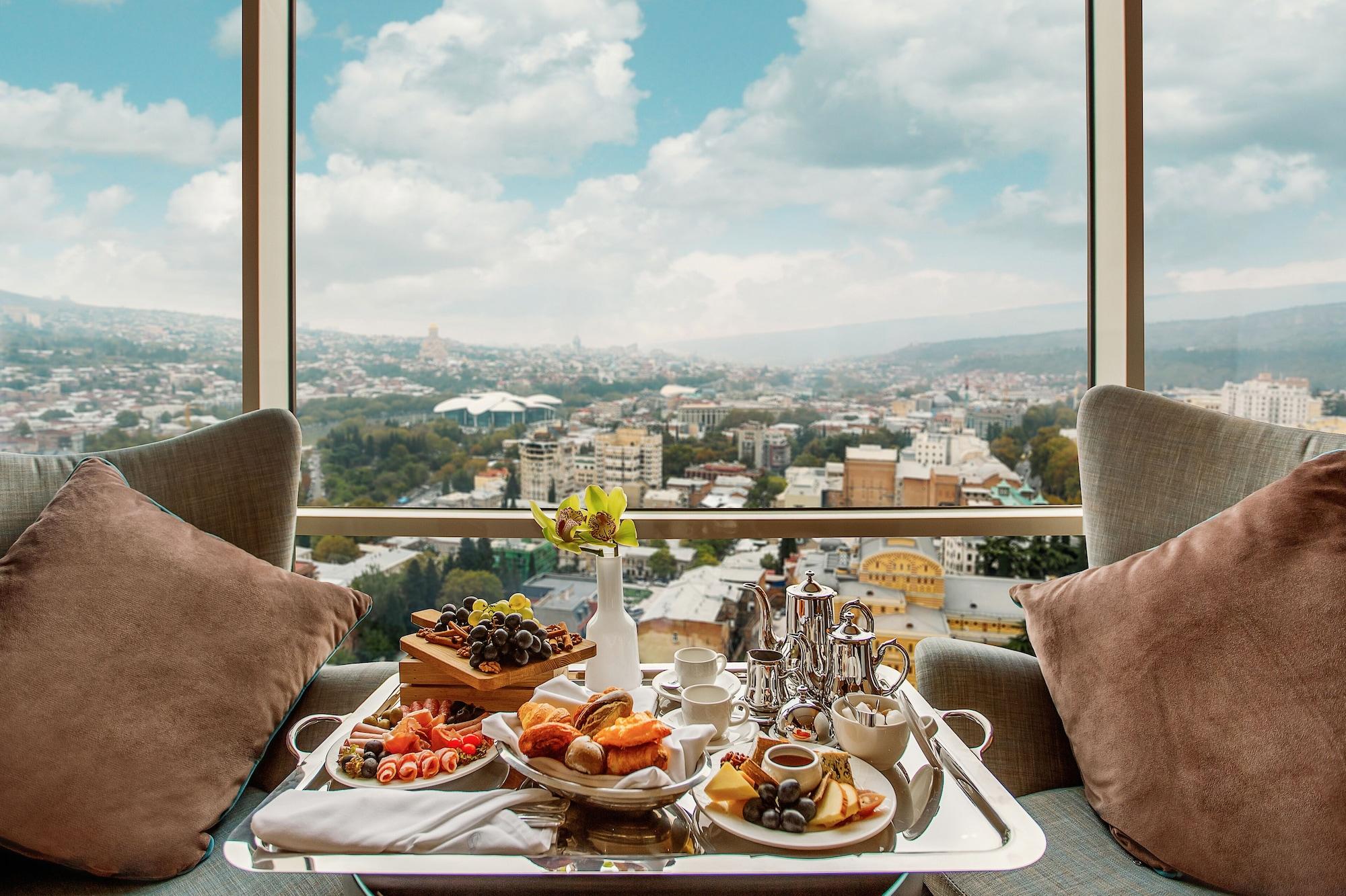 เดอะ บิลต์มอร์ โฮเต็ล ทบิลิซี Hotel Tbilisi ภายนอก รูปภาพ In-room dining at the Four Seasons Hotel, Jerusalem