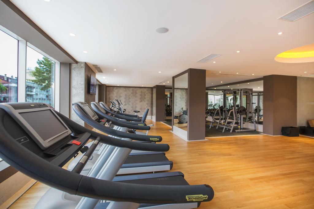 เดอะ บิลต์มอร์ โฮเต็ล ทบิลิซี Hotel Tbilisi ภายนอก รูปภาพ The gym at the hotel
