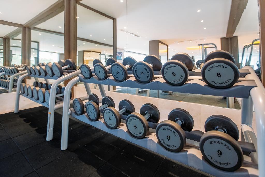 เดอะ บิลต์มอร์ โฮเต็ล ทบิลิซี Hotel Tbilisi ภายนอก รูปภาพ Dumbbells on a rack