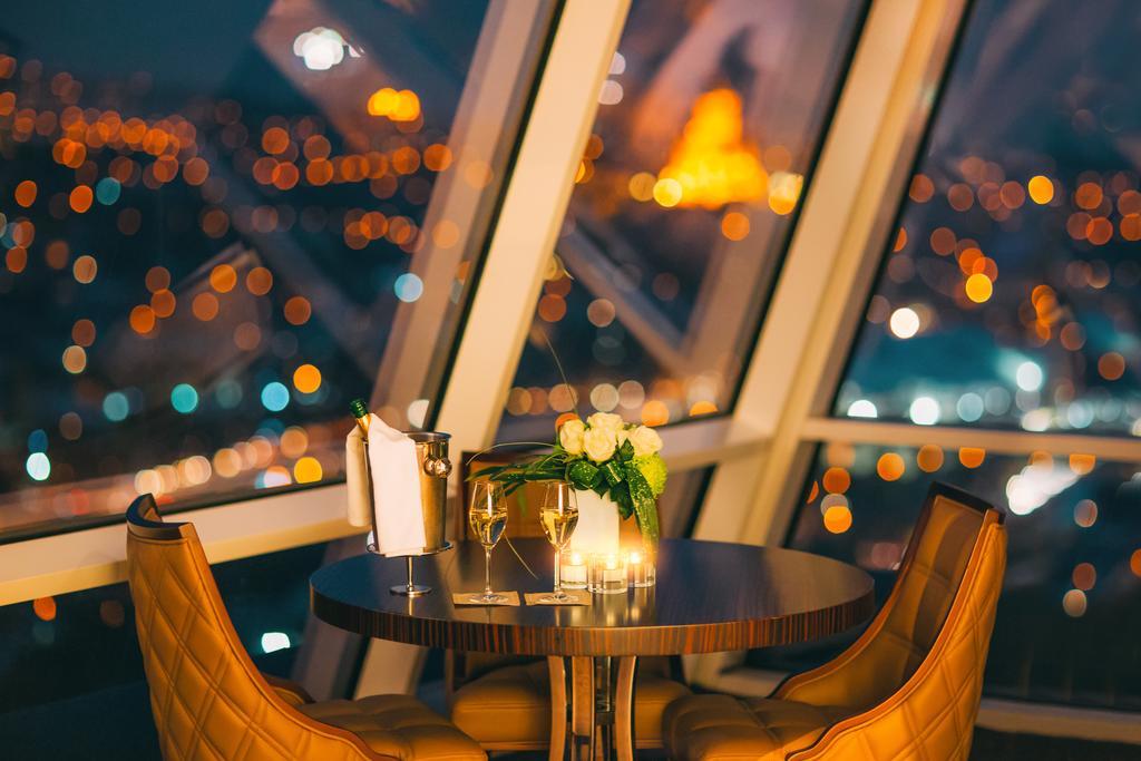 เดอะ บิลต์มอร์ โฮเต็ล ทบิลิซี Hotel Tbilisi ภายนอก รูปภาพ The 360° Lounge
