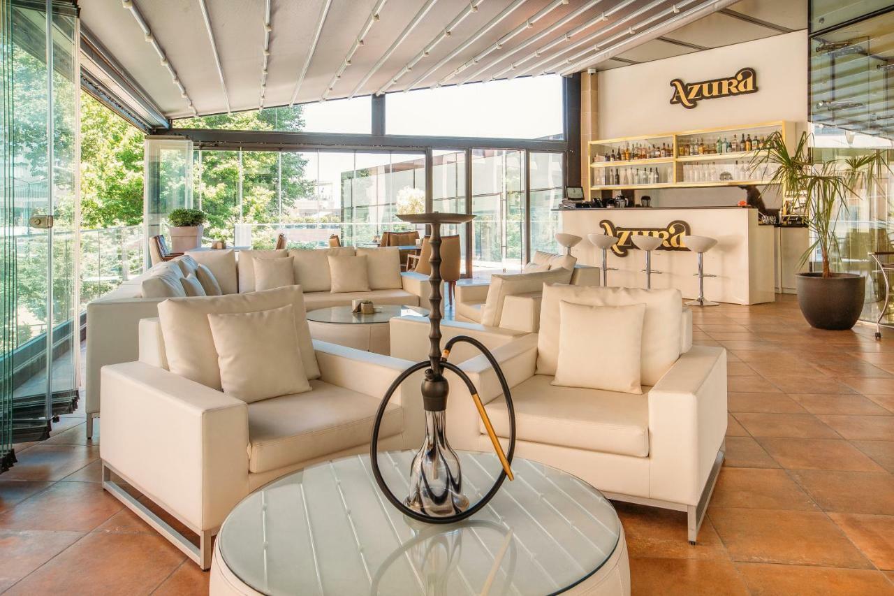 เดอะ บิลต์มอร์ โฮเต็ล ทบิลิซี Hotel Tbilisi ภายนอก รูปภาพ A hookah in a lounge